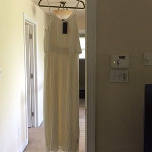 Maxi pleated off white dress with spaghetti straps